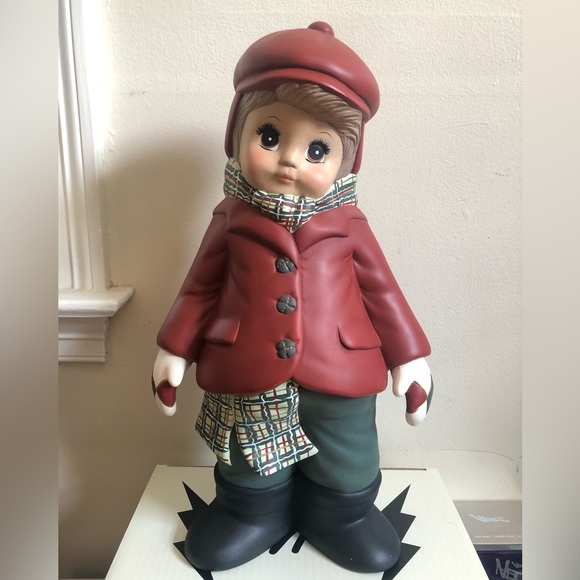 Beautiful Vintage Hand Painted Boy in Winter Attire Statue - Picture 2 of 12
